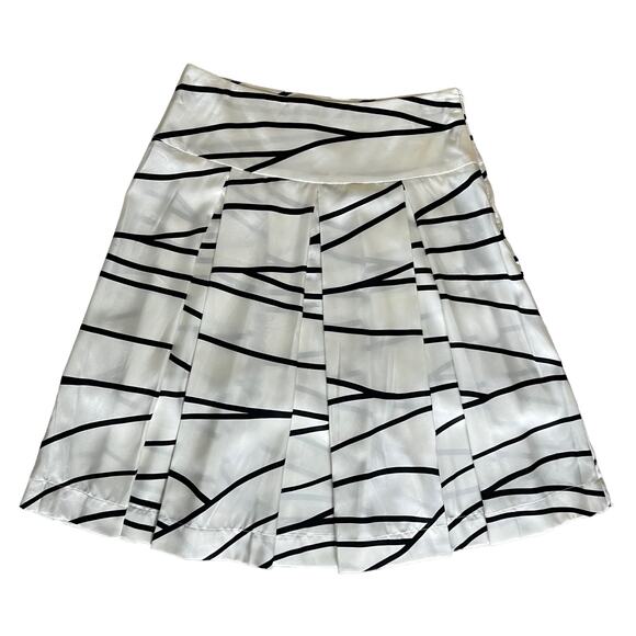 VERTIGO PARIS Lines White Black Abstract Pleats A-Line Skirt Women's Size 8 NWT - Picture 2 of 7